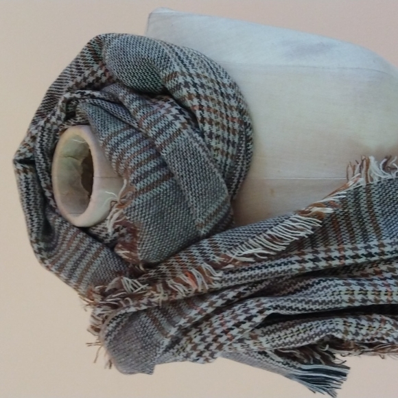 Fringed Scarf. - Picture 2 of 9